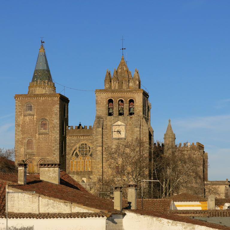 Evora Inn Bagian luar foto