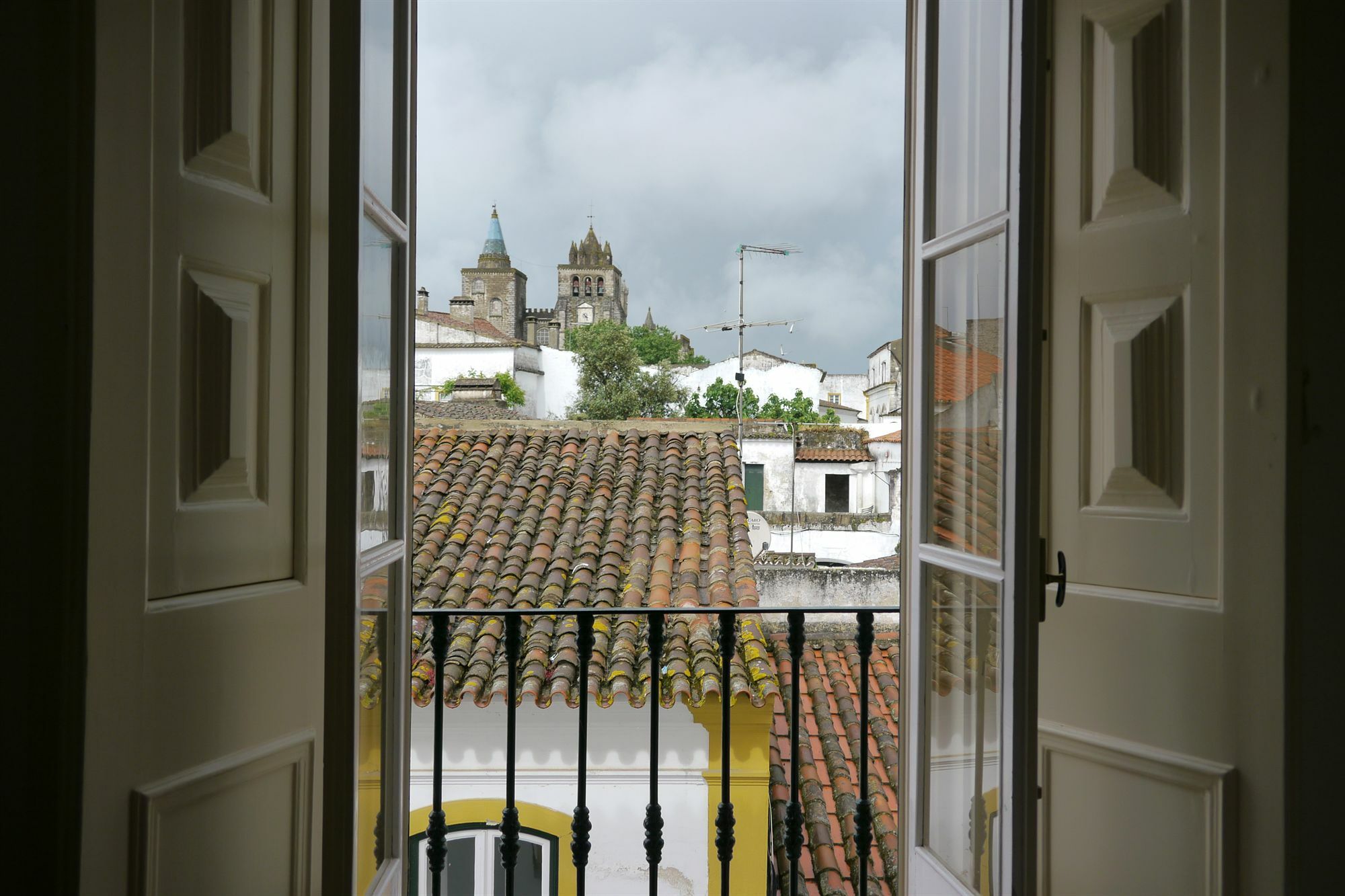 Evora Inn Bagian luar foto